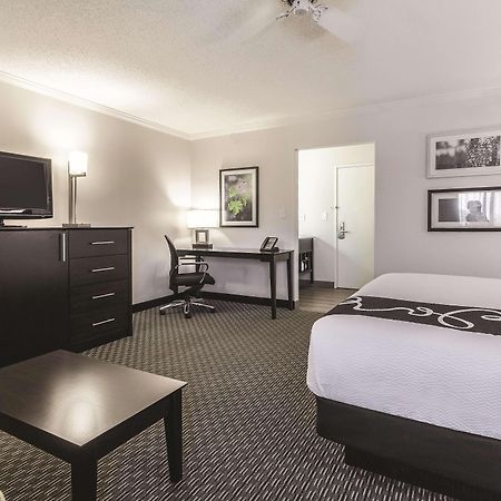 Hotel La Quinta By Wyndham Cleveland - Airport North Exterior foto