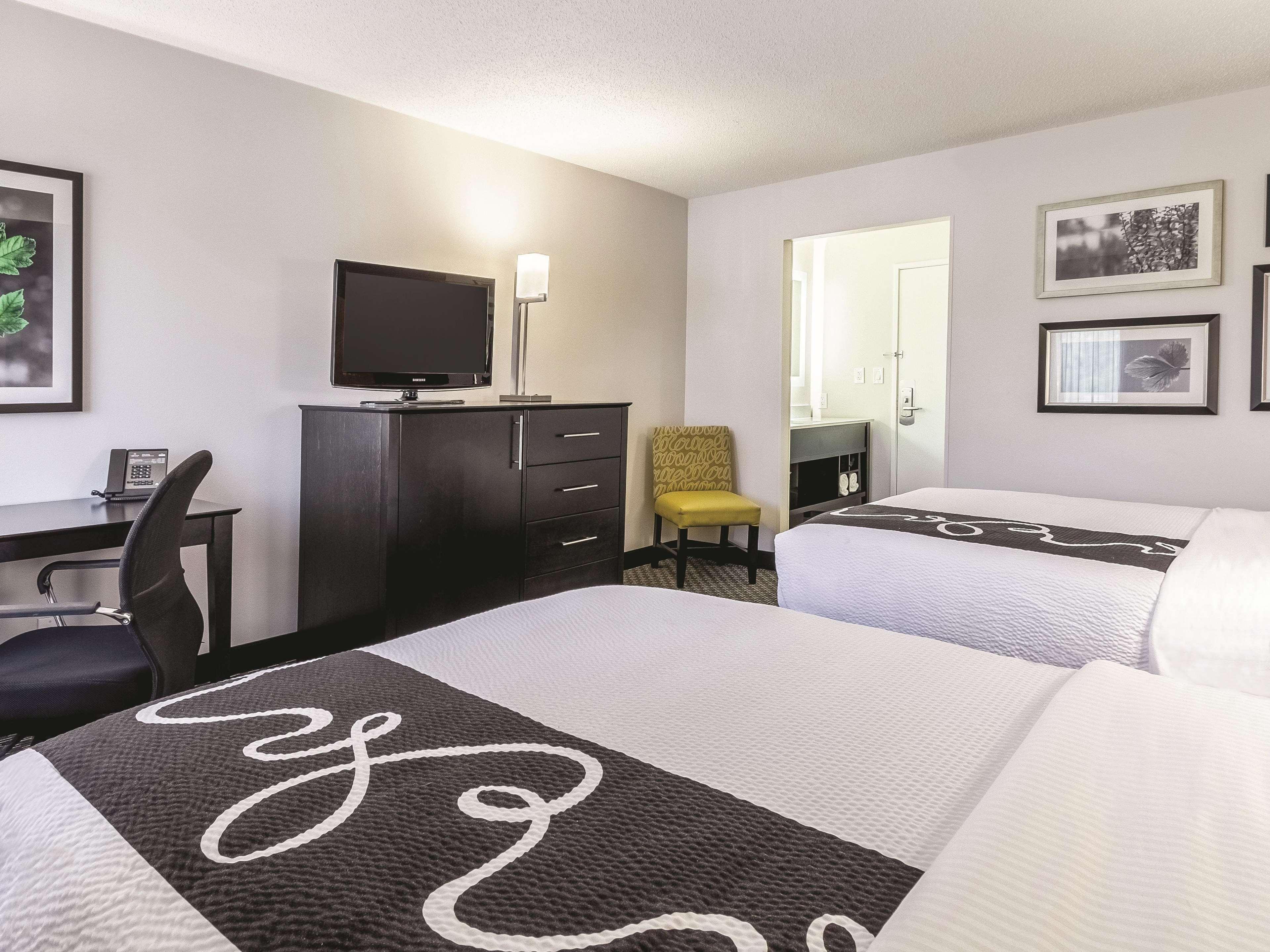 Hotel La Quinta By Wyndham Cleveland - Airport North Exterior foto