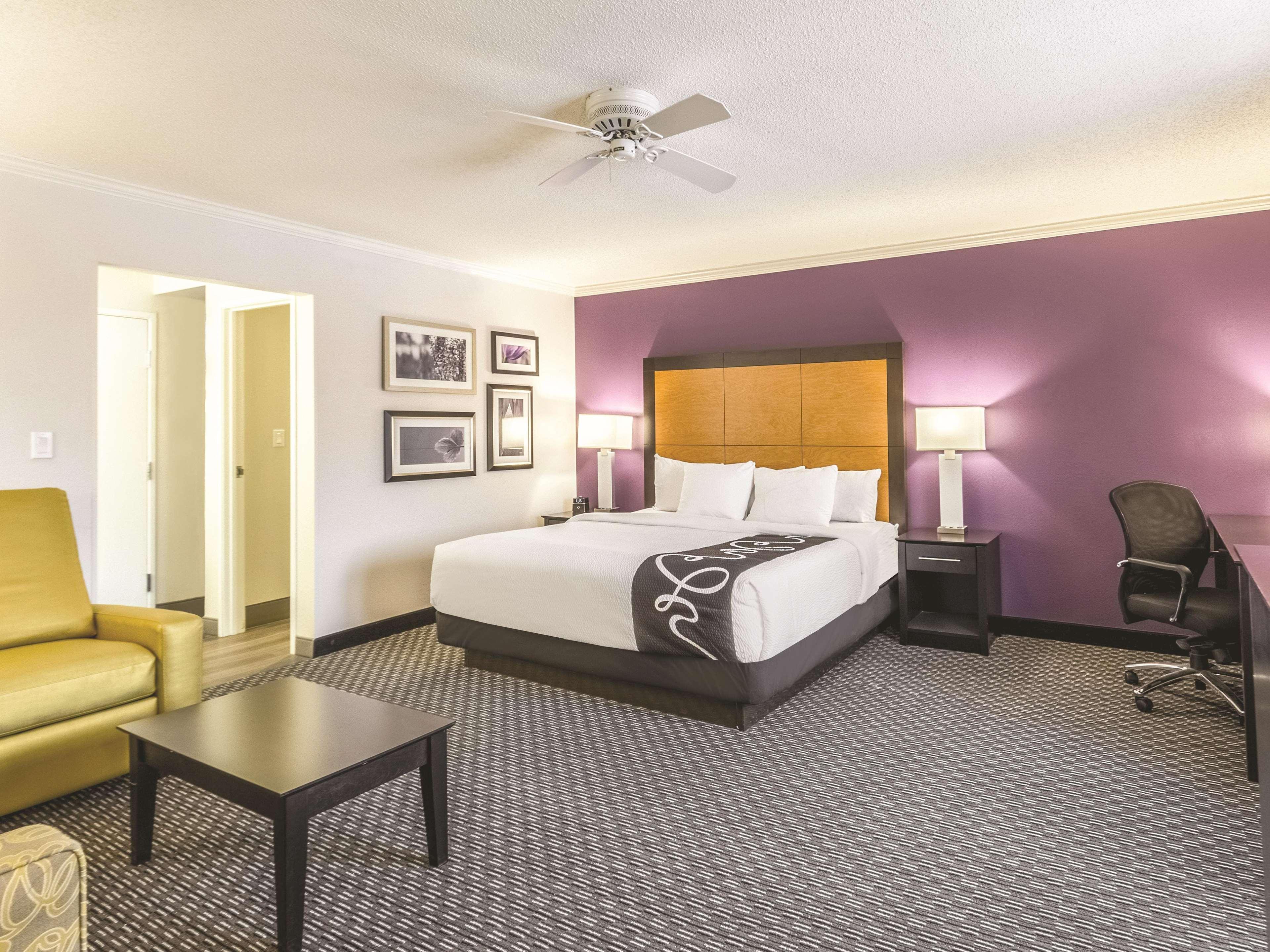 Hotel La Quinta By Wyndham Cleveland - Airport North Exterior foto