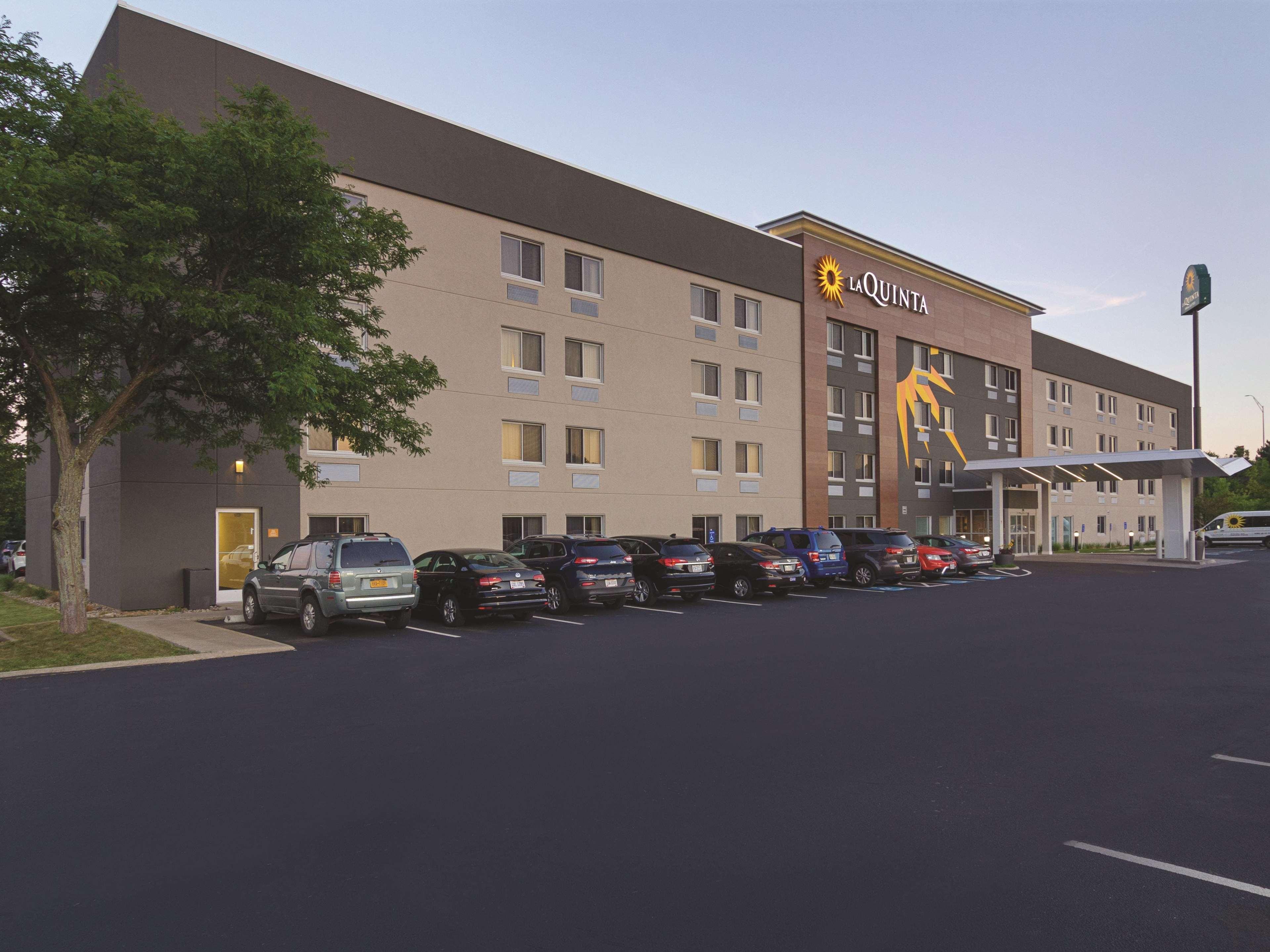 La Quinta By Wyndham Cleveland - Airport North Hotel Exterior foto