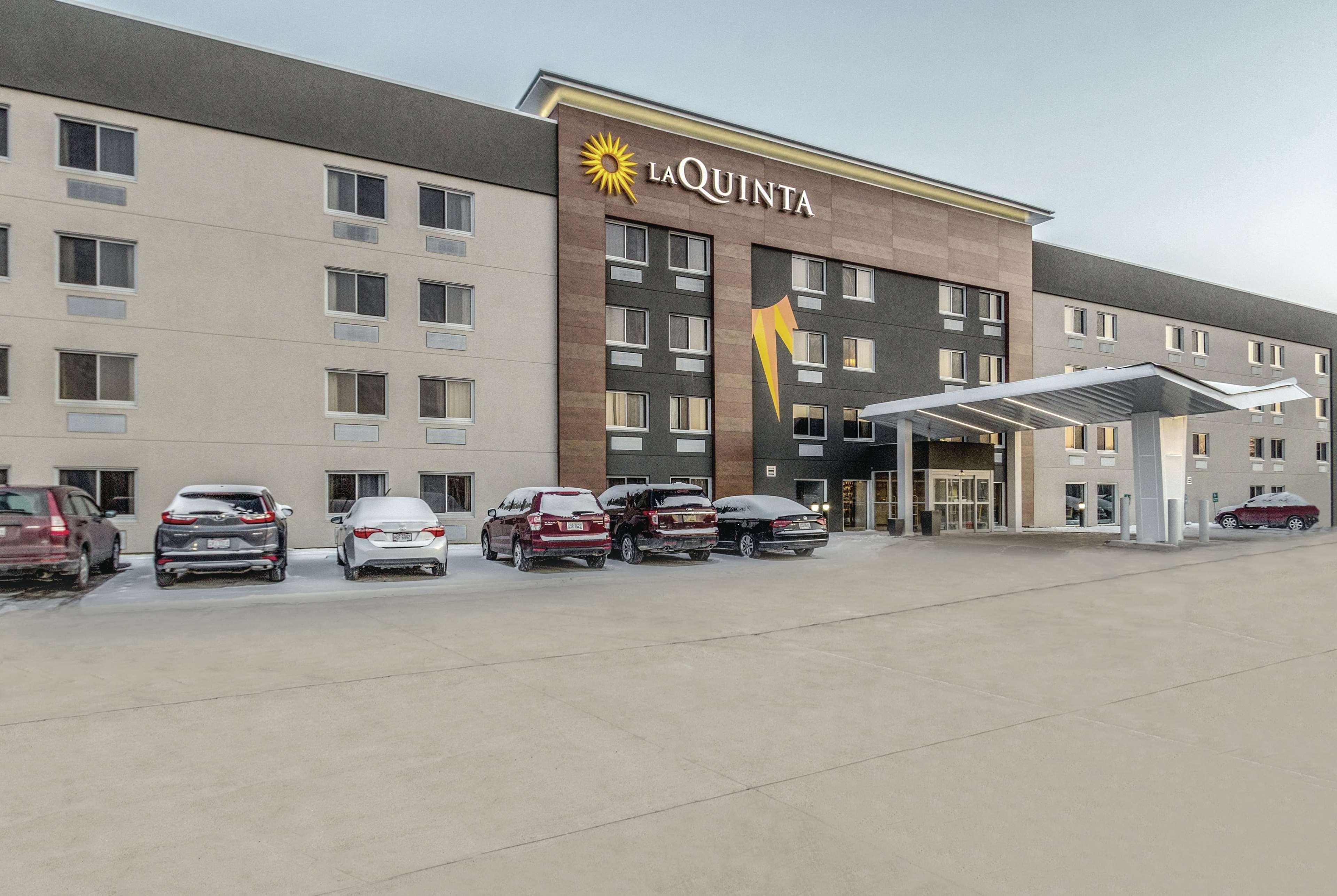 La Quinta By Wyndham Cleveland - Airport North Hotel Exterior foto