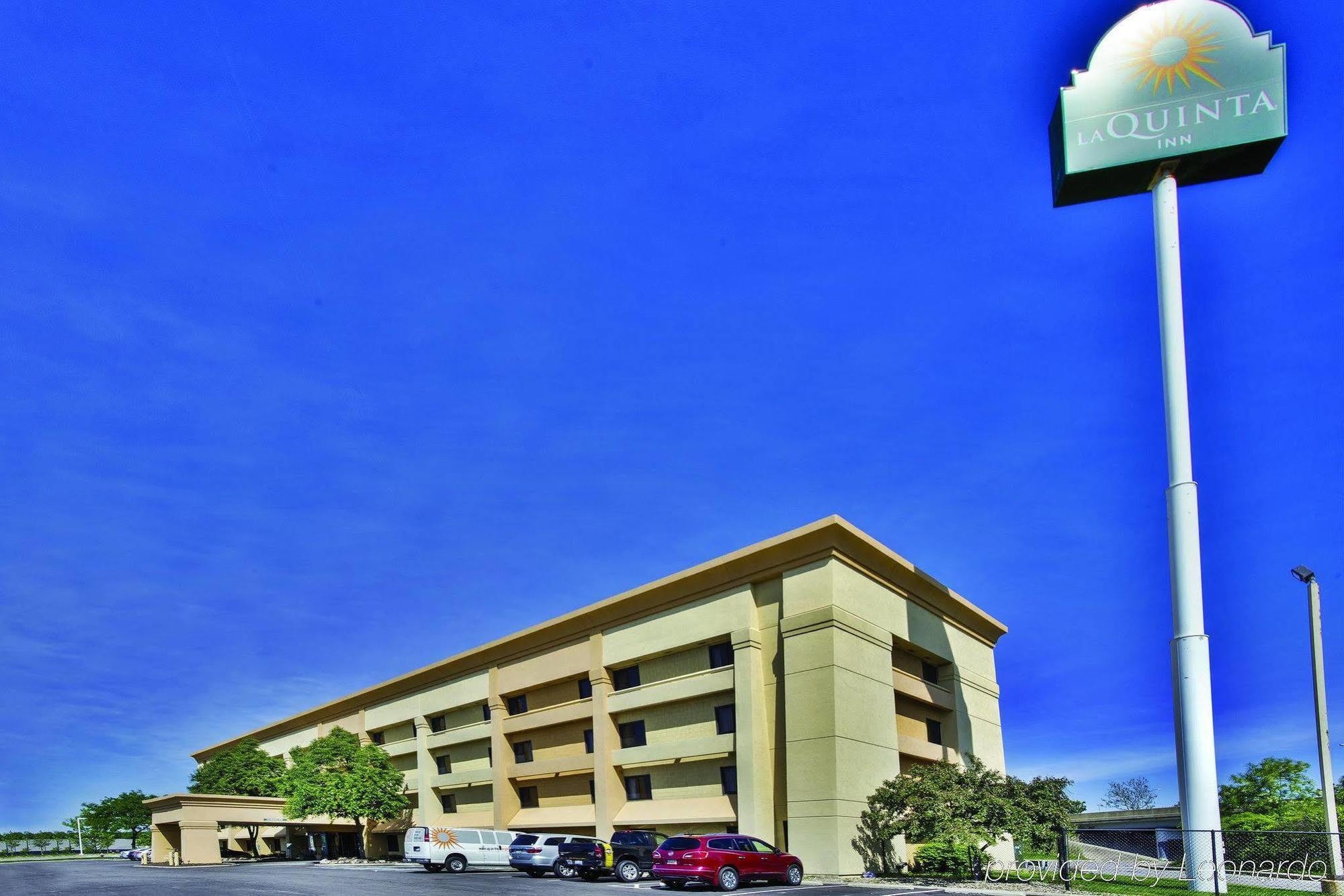 La Quinta By Wyndham Cleveland - Airport North Hotel Exterior foto