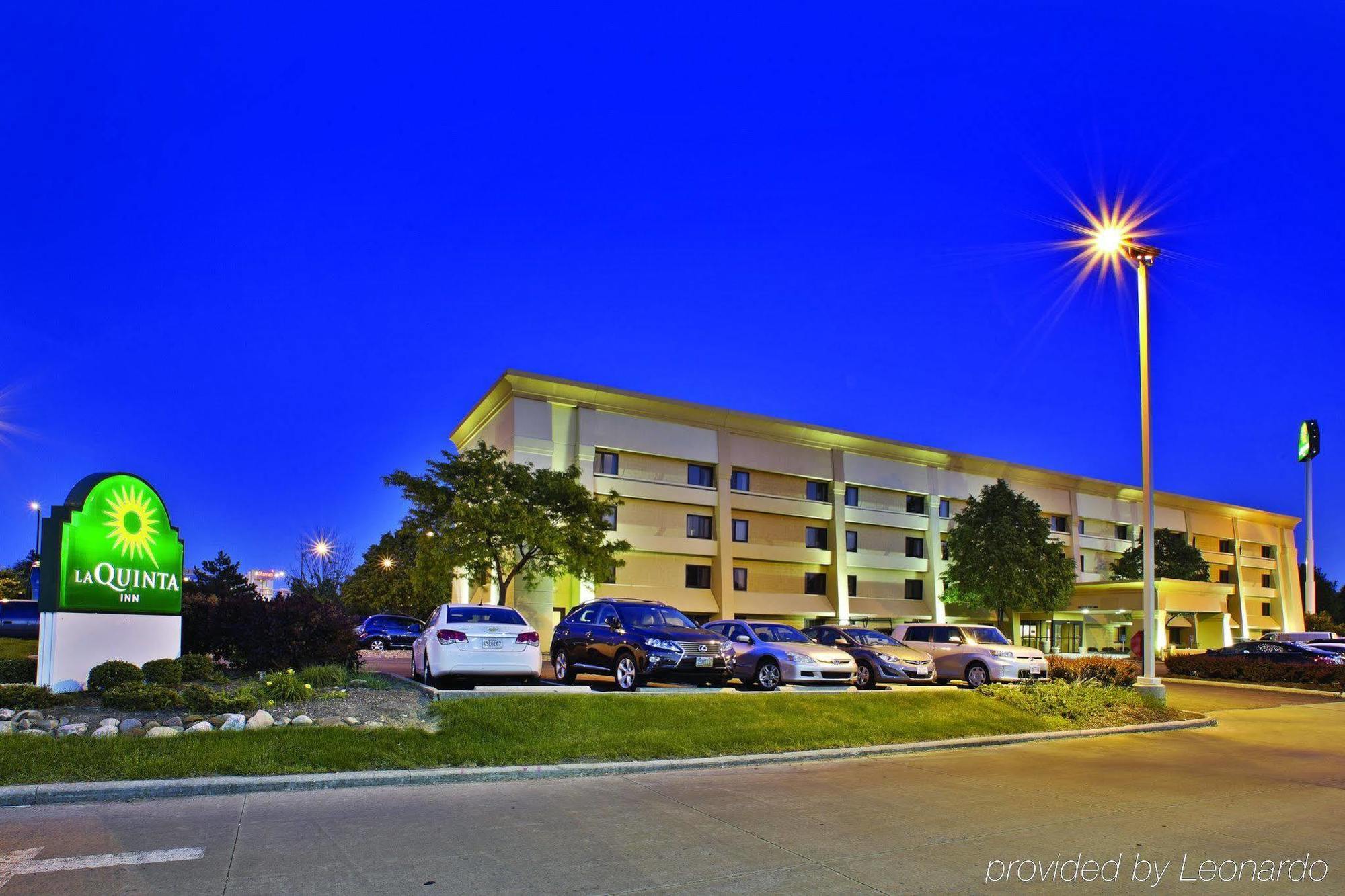 La Quinta By Wyndham Cleveland - Airport North Hotel Exterior foto