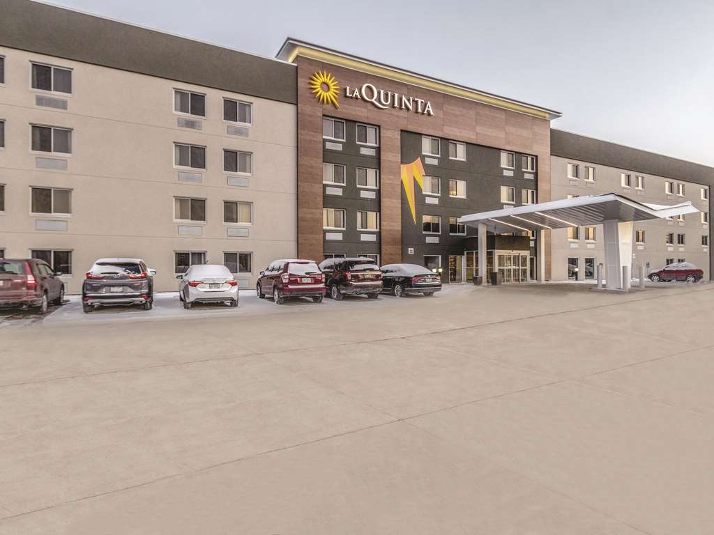 La Quinta By Wyndham Cleveland - Airport North Hotel Exterior foto