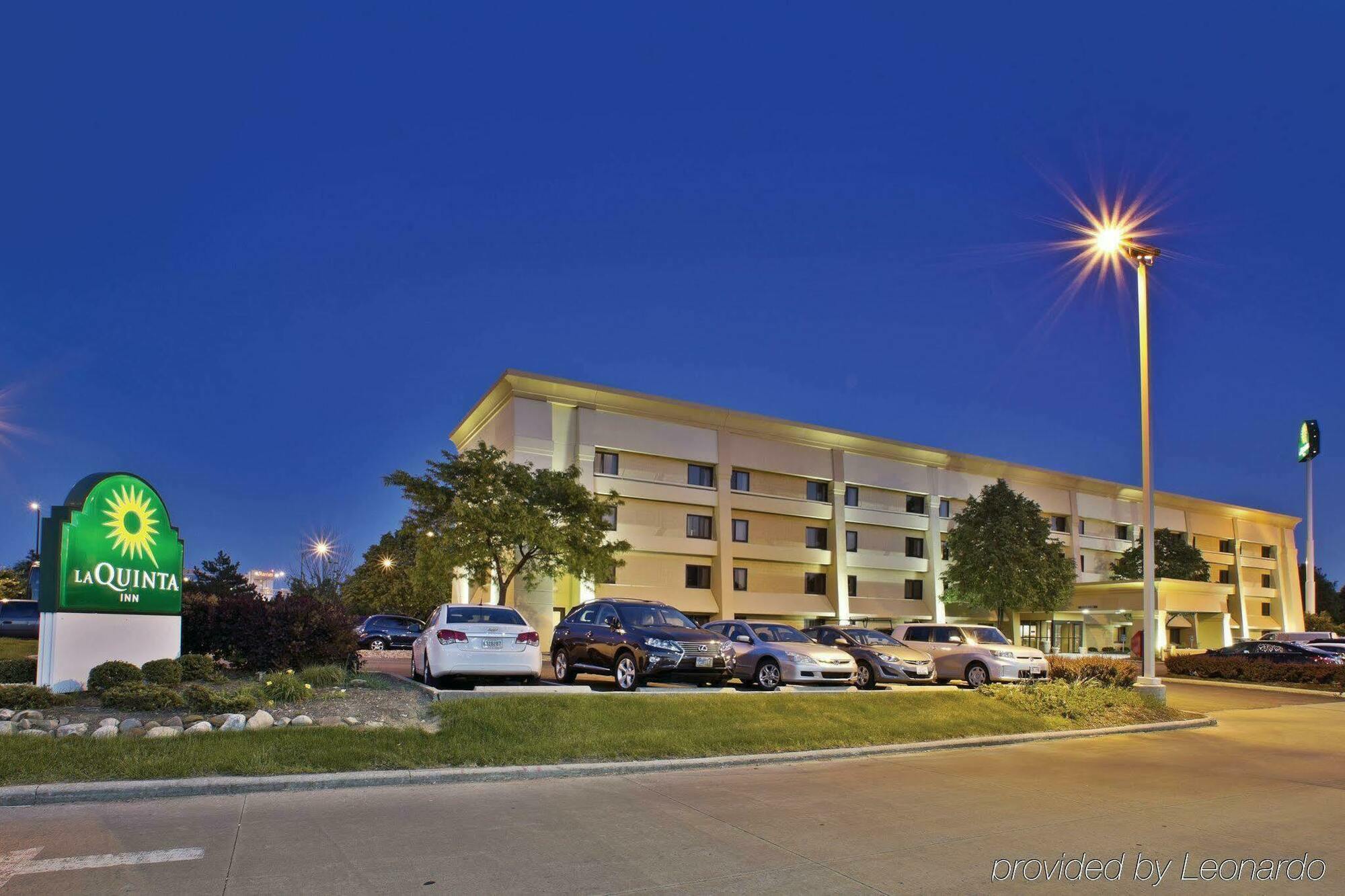 La Quinta By Wyndham Cleveland - Airport North Hotel Exterior foto